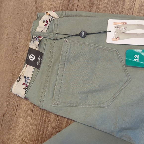 Kensie Jeans - Capris with Tie Belt - Picture 1 of 5